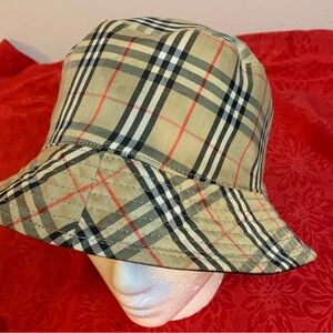 BURBERRY- London. Bucket Hat.
Size 7